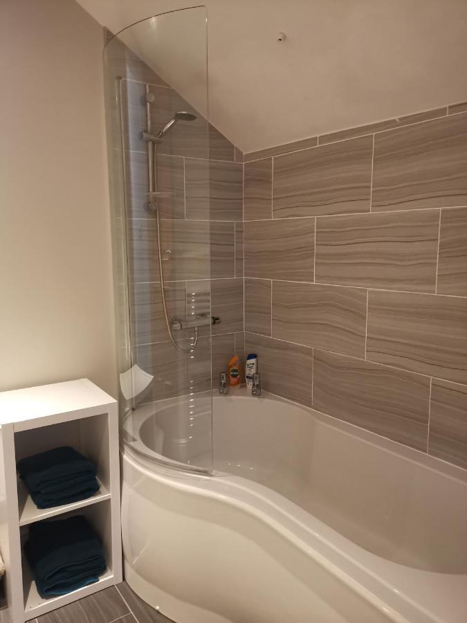 Guest house Pride Park Single , Double, Twin, Family Rooms-skylink To Download Festival *