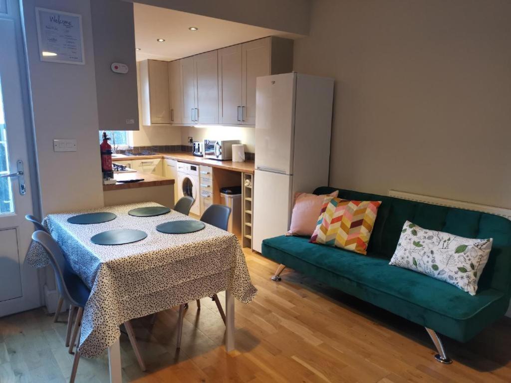 Pride Park Single , Double, Twin, Family Rooms-skylink To Download Festival Guest house