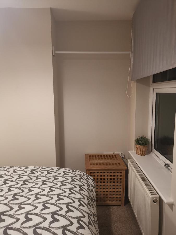 Pride Park Single , Double, Twin, Family Rooms-skylink To Download Festival Guest house